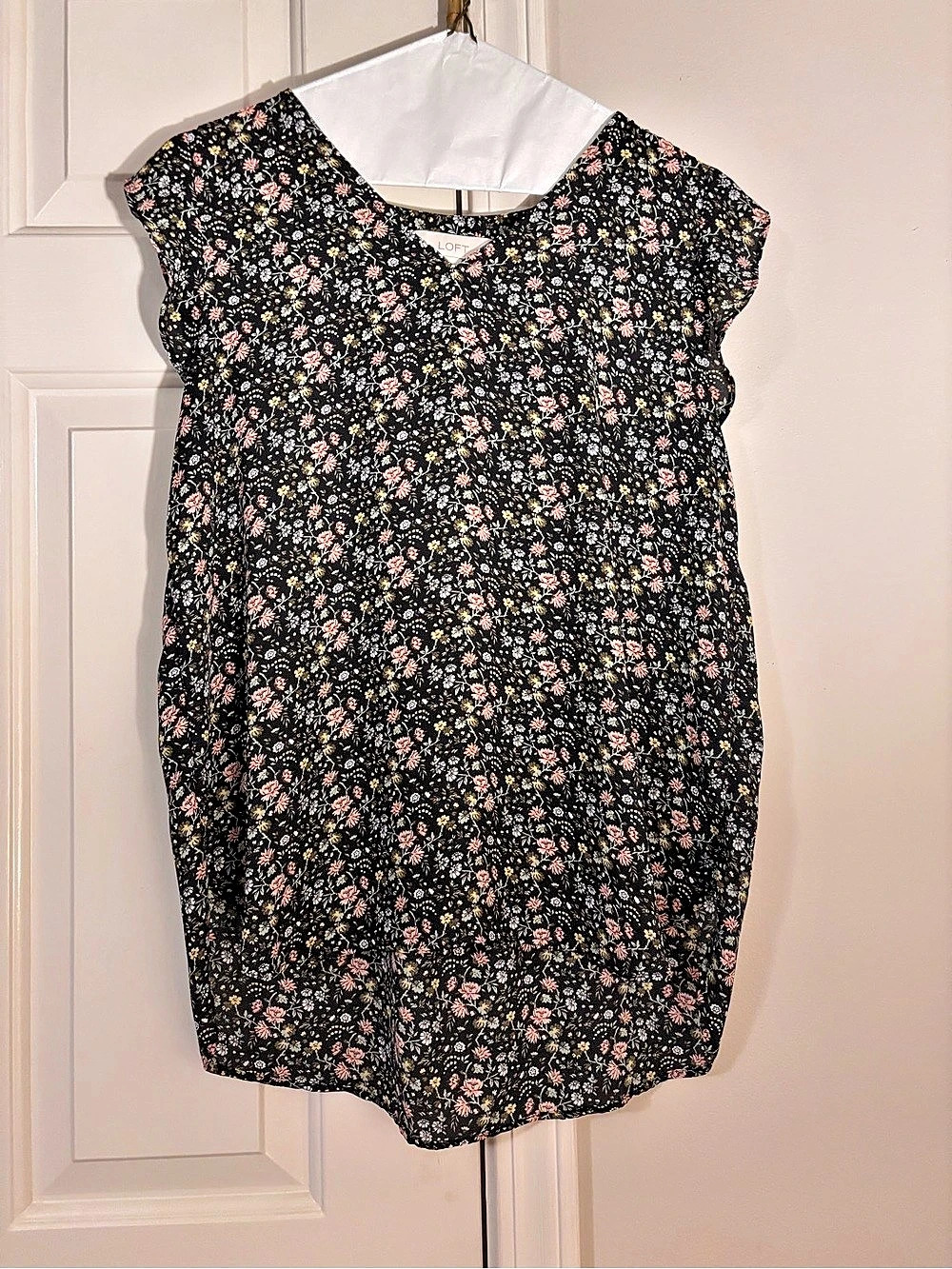 LOFT Floral Blouse in Black & Pink Size Medium Petite